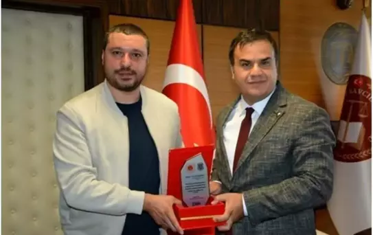 Muhtarlara Plaket Takdimi