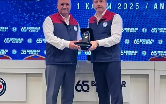 Eğitim Bir Sen'e Teşekkür Plaketi