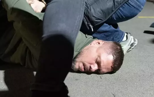 Ters kelepçe taktılar! Fenerbahçe ve Beşiktaş'ın eski yıldızı tutuklandı 