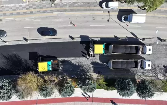 Gölbaşı Belediyesi'nden sıcak asfalt serimi çalışmaları