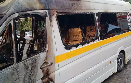 Turgutlu'da Servis Yangınında 13 Öğrenci Kurtarıldı