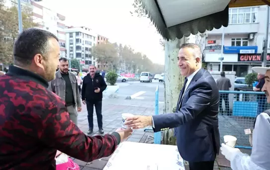 Sultangazi Belediyesi'nden Sıcak Çorba İkramı