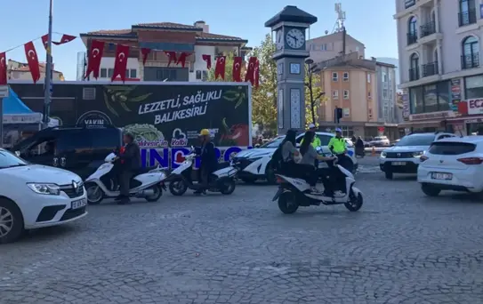 Sürekli depremle sarsılan Sındırgı'ya acil uyarı: Kırık ilerliyor