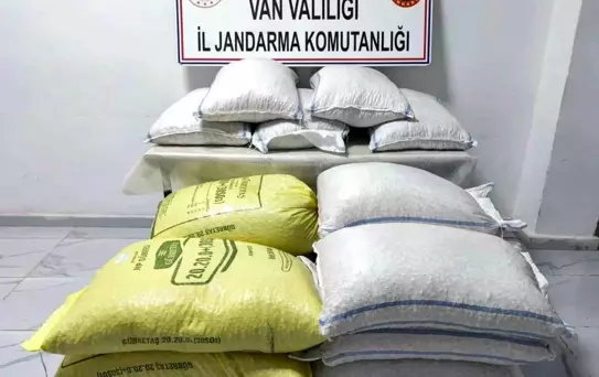Van'da Kaçak Sigara ve İran Fıstığı Operasyonu