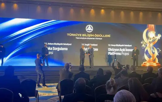 İnegöl Belediyesi, 'Afet Çantası Mobil Uygulaması' ile Türkiye Bilişim Ödülleri'nde Başarı Ödülü Kazandı