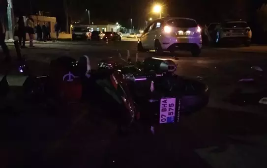 Manavgat'ta Motosiklet ve Otomobil Çarpıştı