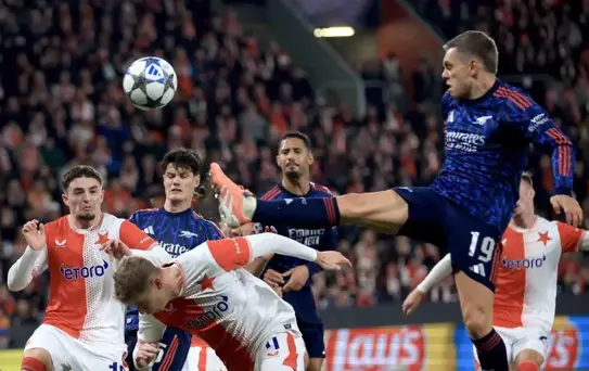 Arsenal, Slavia Prag'ı 3-0 Yendi