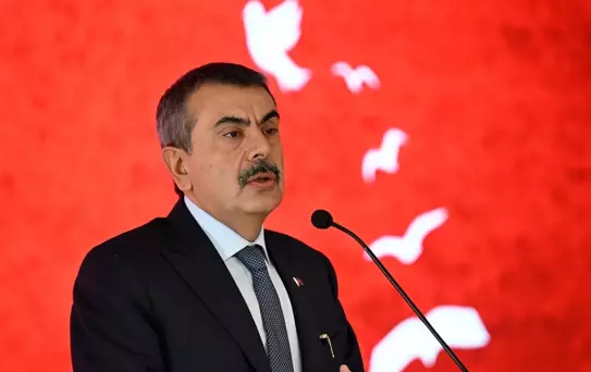 Bakan Tekin, 'Öğretmen Yazar, Çocuk Çiçek Açar' yarışmasının ödül töreninde konuştu Açıklaması