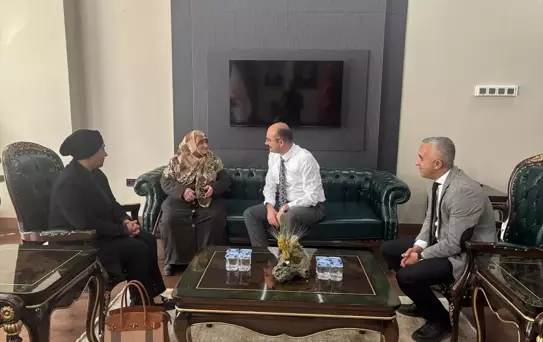 88 Yaşında Okuma Yazma Öğrenen Emine Genç'e Ziyaret