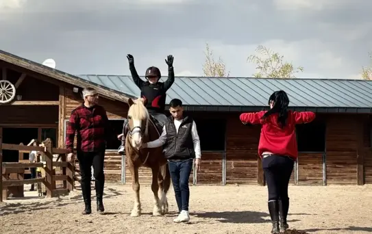 Hippoterapi ile Özel Bireylere Destek