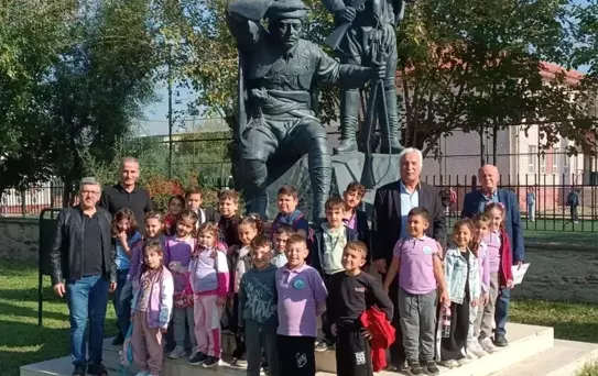 Öğrencilerden Yörük Ali Efe’ye Ziyaret