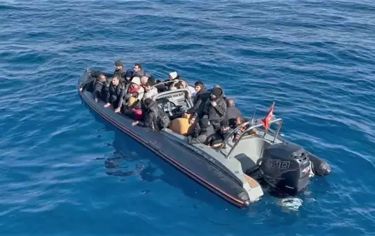 İzmir'de 28 Düzensiz Göçmen Yakalandı