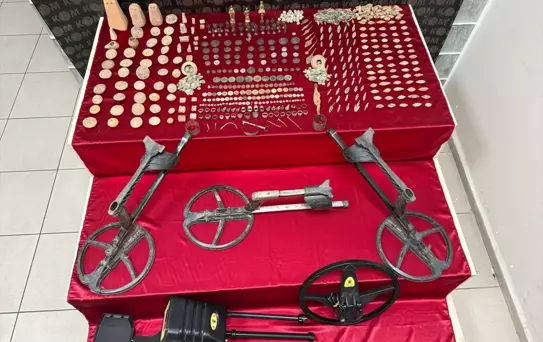 İzmir'de Tarihi Eser Kaçakçılığı Operasyonu