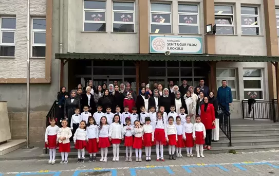 Kastamonu'da 'Okuluma Alıştım, Bayrağımla Tanıştım' sergisi açıldı