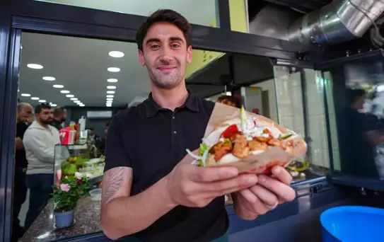 Orkan Çınar, neden futbolu bırakıp dönerci dükkanı açtığını açıkladı