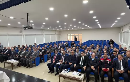 Vali Doğan, Taraklı'da Muhtarlarla Buluştu