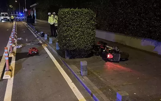 Motosiklet Yayaya Çarptı: 3 Yaralı