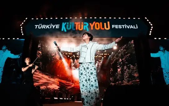 Aydilge Antalya'da Konser Verdi