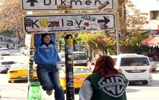 Kızılay Tabelası Yenilendi, Sosyal Medyada Viral Oldu