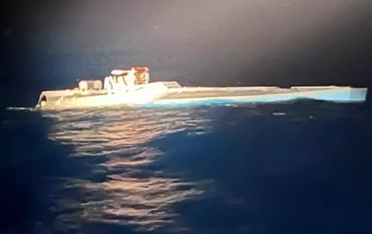 Atlas Okyanusu'nda 1,7 ton uyuşturucu madde taşıyan denizaltı ele geçirdi