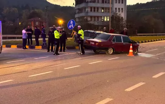 Bartın'da Kavşak Kazası: 6 Yaralı