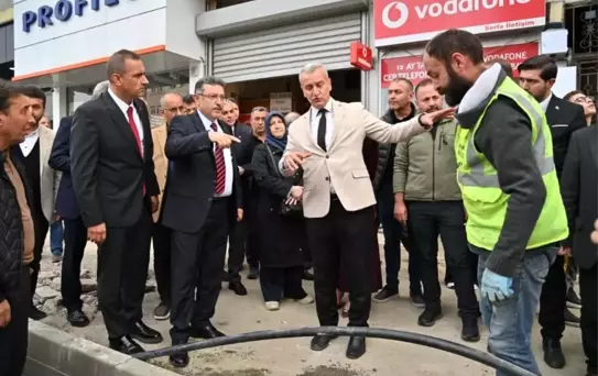 Trabzon Büyükşehir Belediye Başkanı Yomra'da Yol Çalışmalarını İnceledi