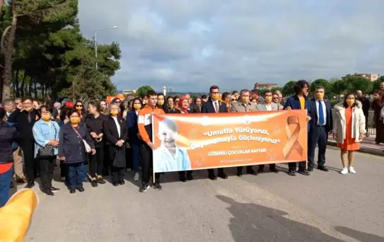 Ezine'de Lösemili Çocuklar İçin Farkındalık Yürüyüşü Düzenlendi