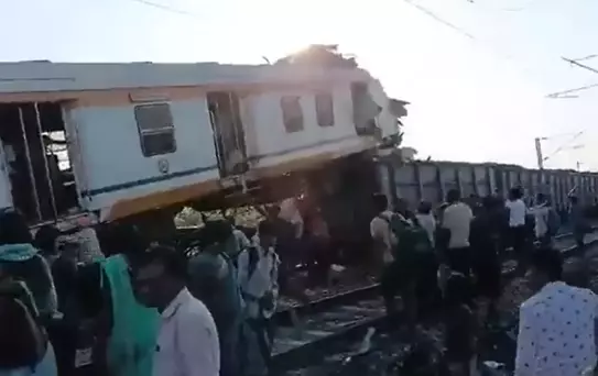 Hindistan'da katliam gibi tren kazası: 11 ölü, 20 yaralı