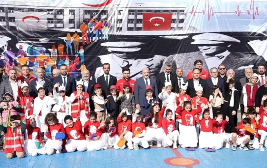 Kızılay Haftası Kartal'da Minik Öğrencilerle Kutlandı