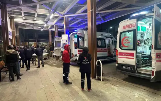 Muş'ta Öğretmenleri Taşıyan Taksi Takla Attı