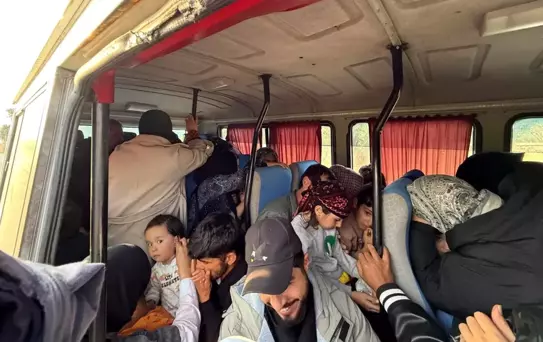 Çeşme'de 40 Düzensiz Göçmen Yakalandı