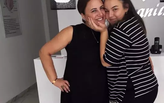 Sevgilisi annesini öldürmüştü! Genç kıza bıçakla tehditten hapis cezası