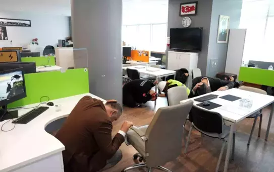 Kartal Belediyesi'nden Geniş Kapsamlı Deprem Tatbikatı