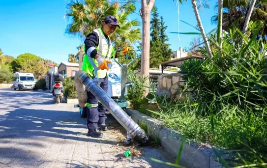 Bodrum Belediyesi Çevreci Elektrikli Yol Süpürme Araçlarını Hizmete Aldı