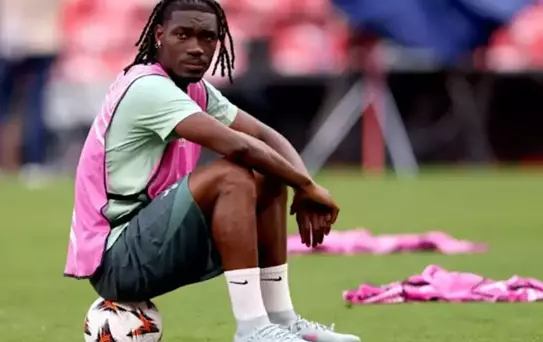 Adı Fenerbahçe ve Galatasaray ile anılan futbolcunun başına gelmeyen kalmadı