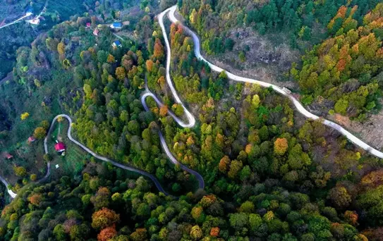 Güzeldere Şelalesi'nde Sonbahar Renkleri