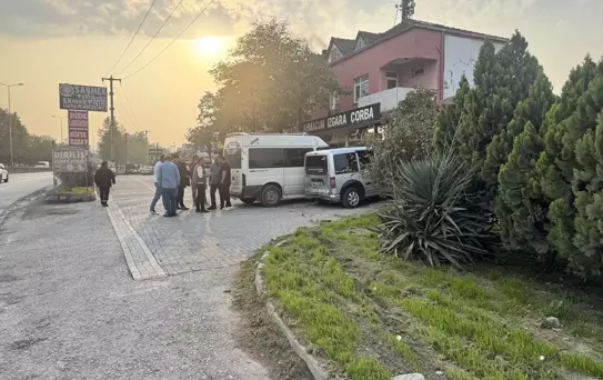 İzmit'te Trafik Kazası: 1 Ölü, 3 Yaralı