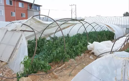 Bozyazı'da Hortum Seraları Vurdu