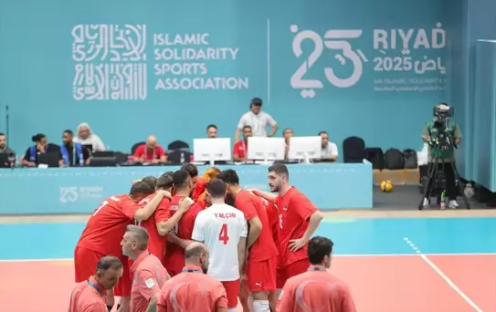 Voleybol Milli Takımı İran'a Yenildi