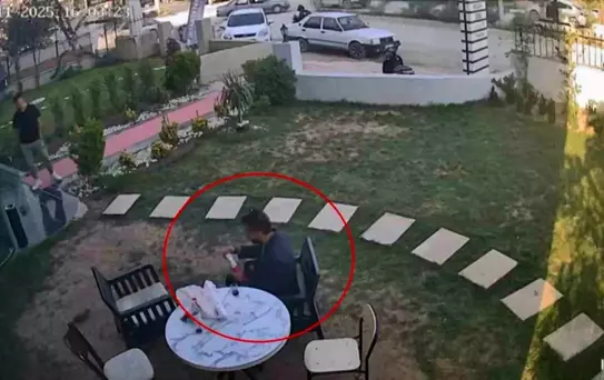 Döner Yerken Depreme Yakalandı