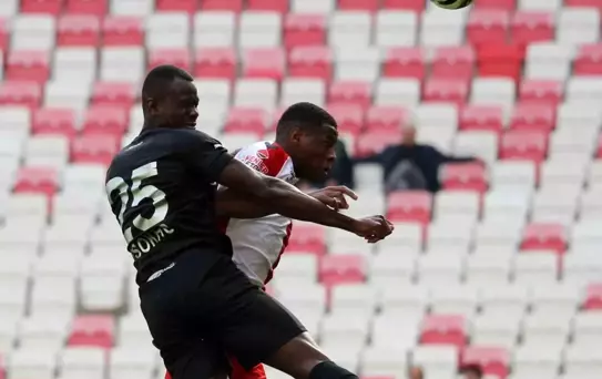 Sivasspor, Manisa FK'yı 3-2 Yendi