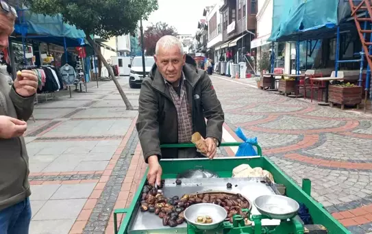 73 Yaşındaki Yılmaz Erol, 50 Yıldır Kestane Satıyor