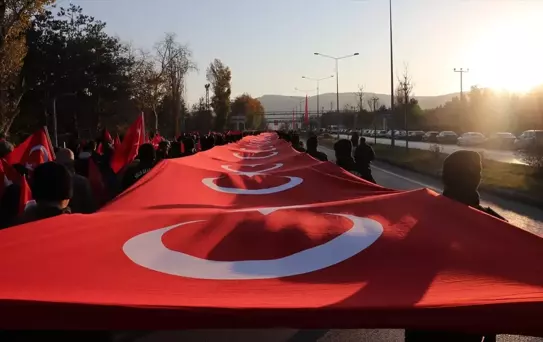 Erzurumlular Aziziye Destanı'nın 148. yılında 'ecdada saygı' için yürüdü