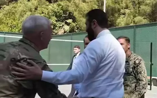 Suriye Lideri ABD'li Genelcilerle Basketbol Oynadı