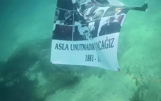 Dalgıç Atatürk'ü Su Altında Andı