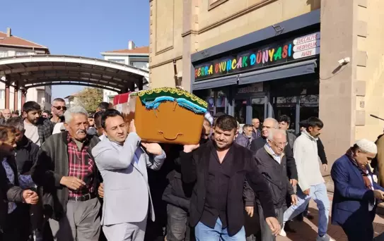 'UNESCO Yaşayan İnsan Hazinesi' ünvanlı davul ustası Adem Göçer, toprağa verildi