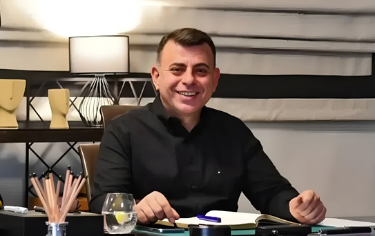 Ünlü iş insanı ofisinde ölü bulundu