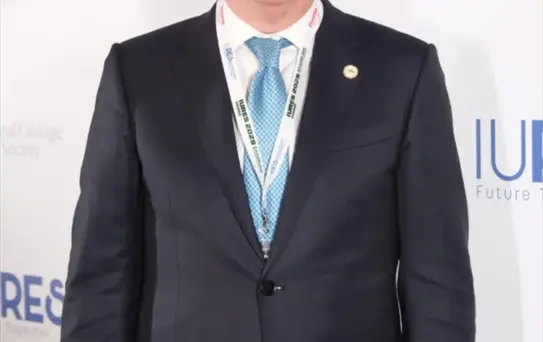 IURES 2025 Kongresi'nde Robotik Cerrahi Tanıtıldı