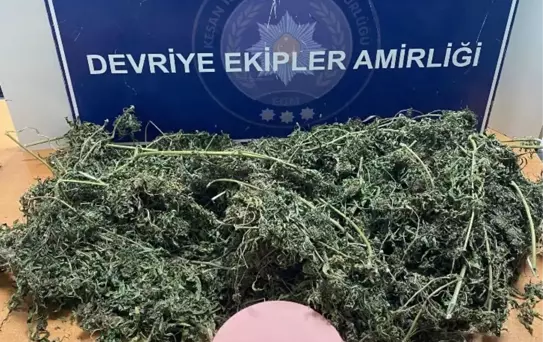 Araçtaki çarşafların içinden uyuşturucu çıktı