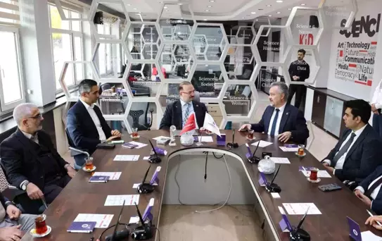 KÜRE Madde Yazım Atölyesi, Öğrencilerin Katılımıyla Erzurum'da Gerçekleşti